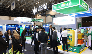 Vibra lança combustível mais sustentável, apresenta nova linha de lubrificantes e destaca portfólio com soluções de mobilidade e energia na Fenatran 2022